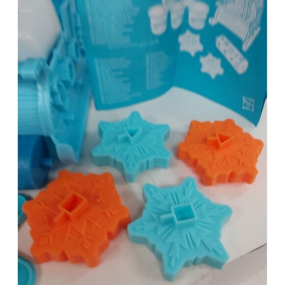 Disney Frozen Olaf's Sleigh Ride Play-Doh Set with Snowflake Accessories - Picture 4 of 4